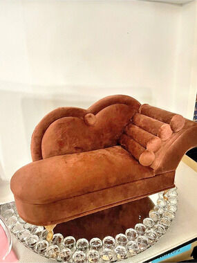 Brown Chaise-Style Jewelry Organizer